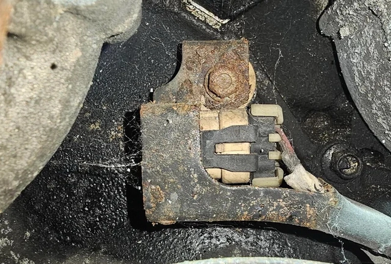 علائم خرابی سنسور میل سوپاپ چیست؟