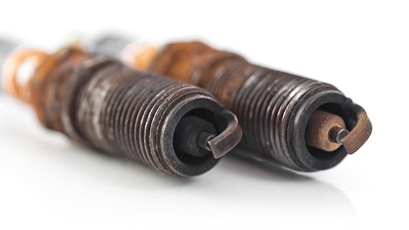 علت زنگ زدن شمع خودرو چیست؟