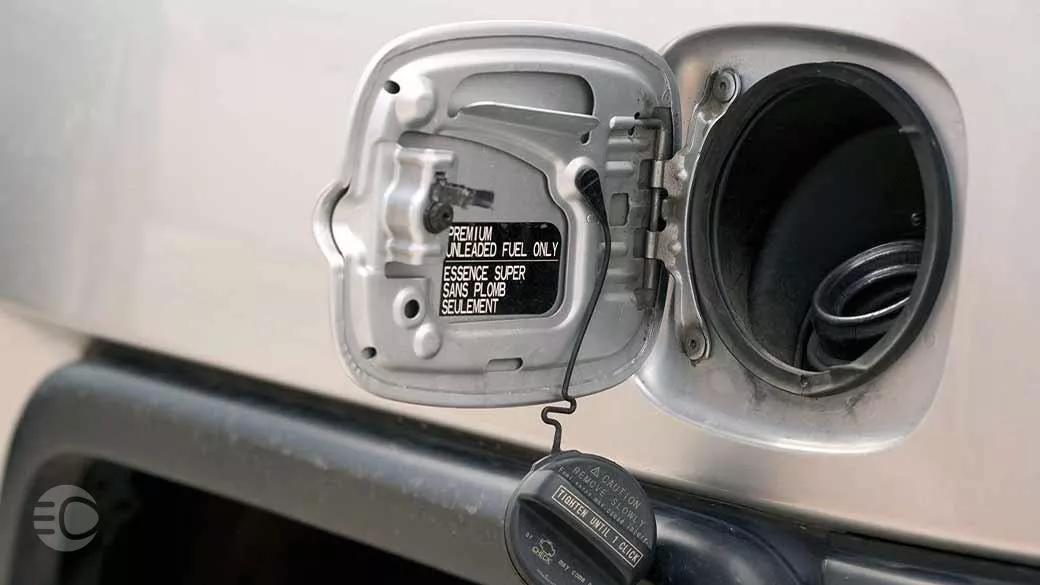 نشانه های وجود آب در باک بنزین خودرو